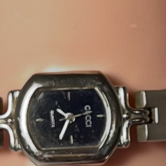 Authentic Gucci Vintage Watches main image 4